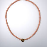 Collier de sucette rose poussiéreux