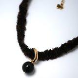 Collier en fausse fourrure en peluche brun